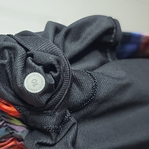 216. Lululemon Hotty Hot Short - Picture 5 of 6